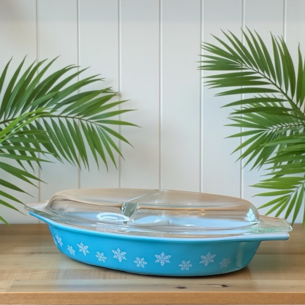 Vintage PYREX Snowflake Divided Casserole w/ Glass Lid 1½ Qt Turquoise Blue